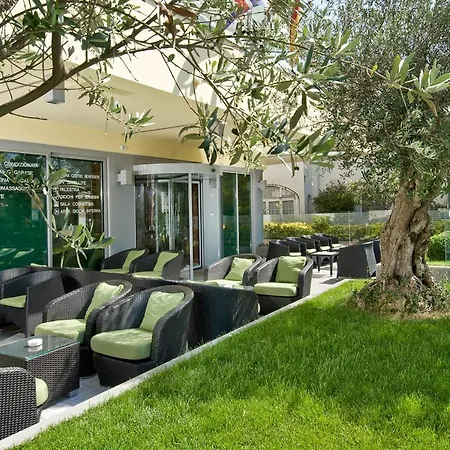 Ferretti Family Madison - 4*