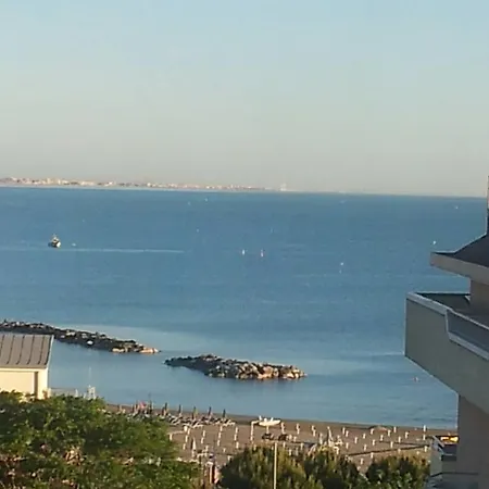 Ferretti Family Madison -