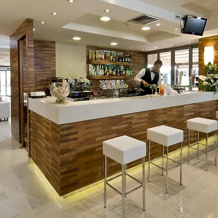 Ferretti Family Madison - 4*