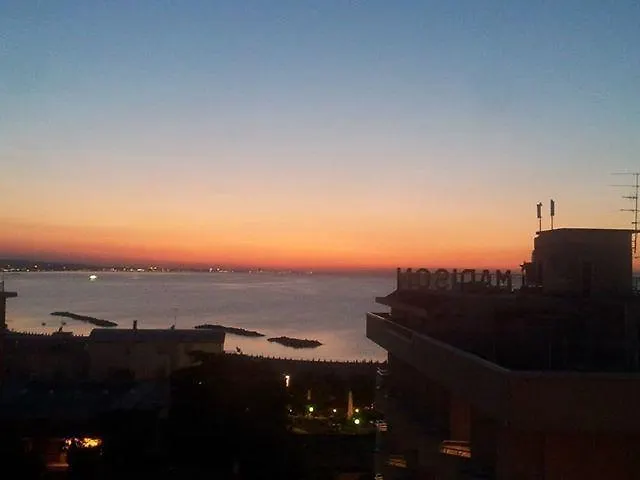 Ferretti Family Madison -