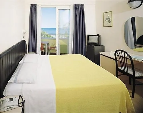 Ferretti Family Madison -